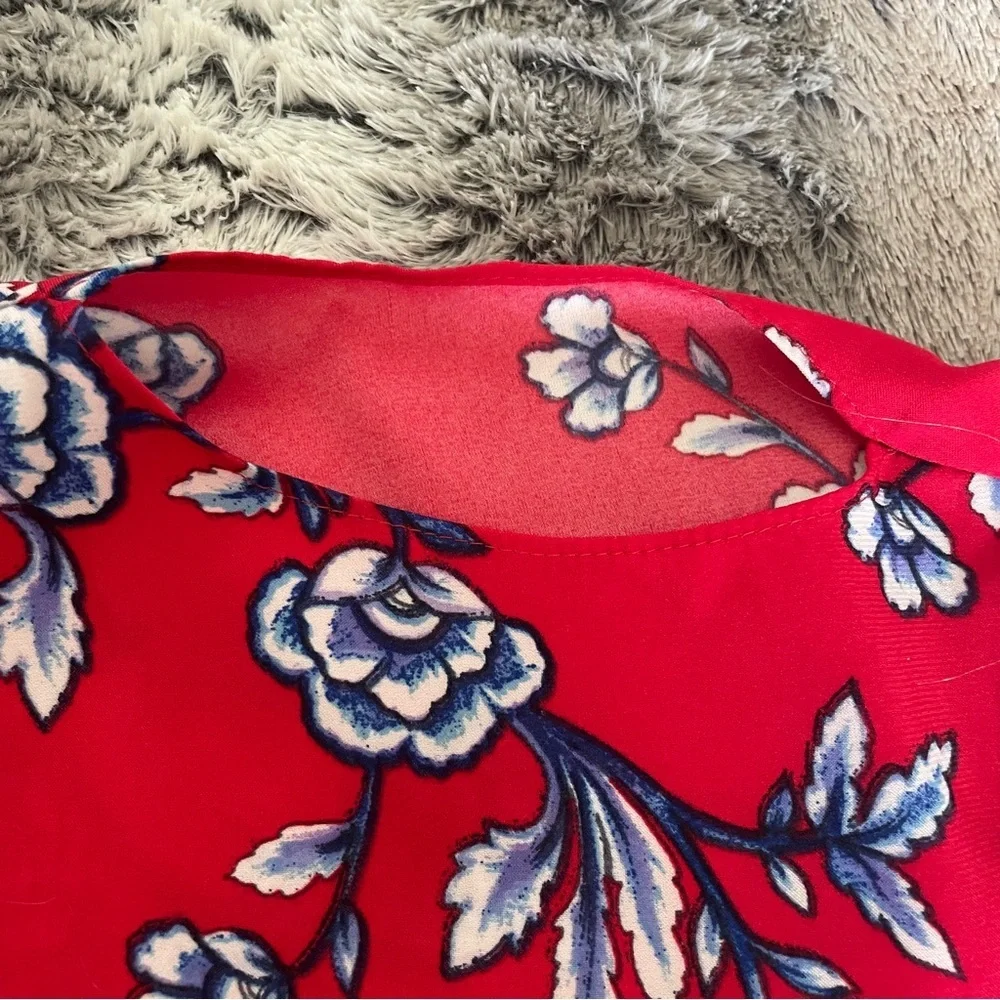 Express WomenFloralBlouse Red Pink Blue Short Sleeve V-Neck Tunic Top Size Large - Picture 4 of 7